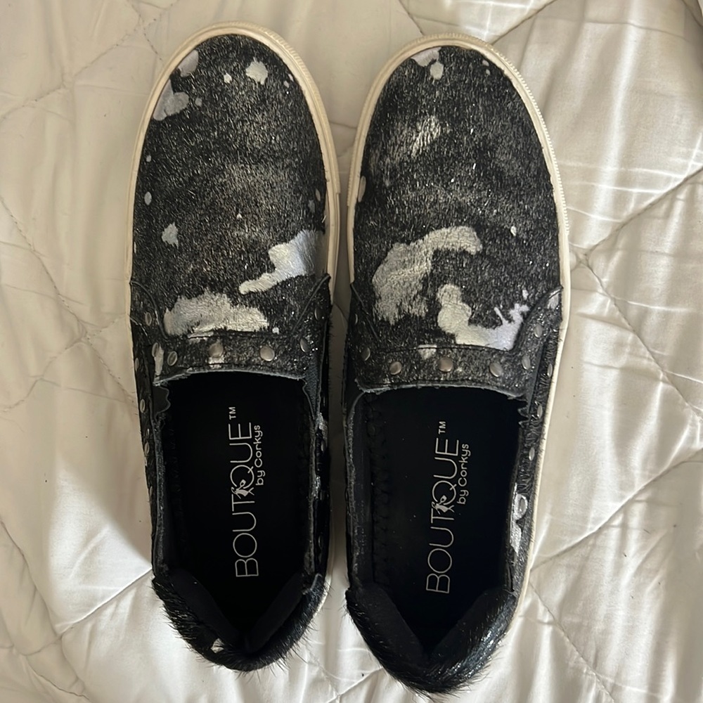 Fun pewter black slip on tennis shoes